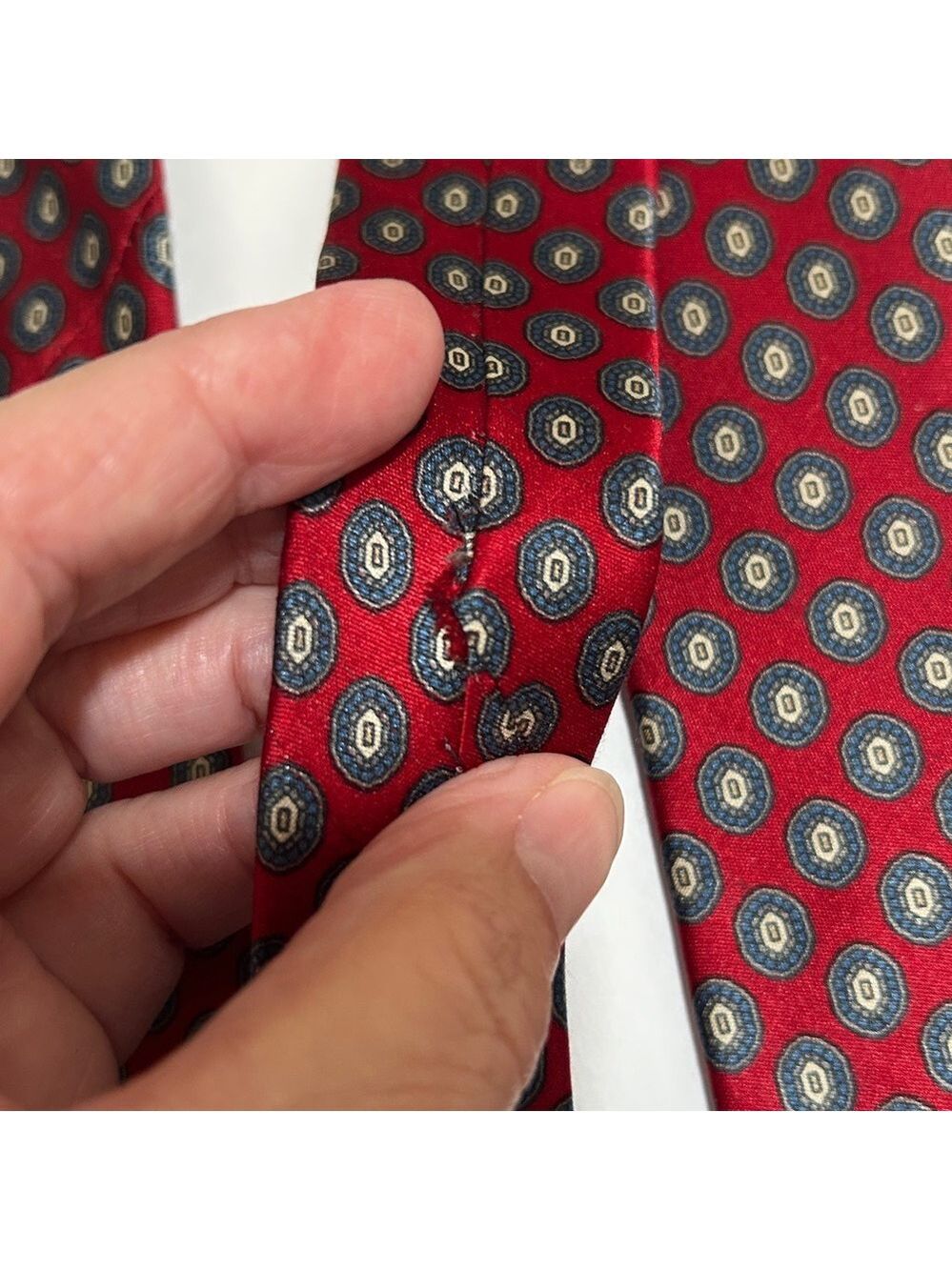 Johnny Carson vintage Elegant Paisley and Geometric Patterned Ties. Set of 2. - Picture 7 of 10